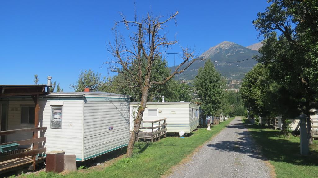 Hotel Camping La Tour Embrun Exterior foto