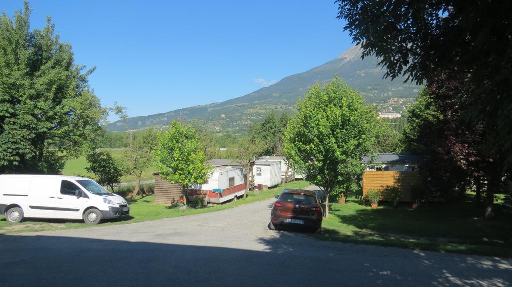 Hotel Camping La Tour Embrun Exterior foto